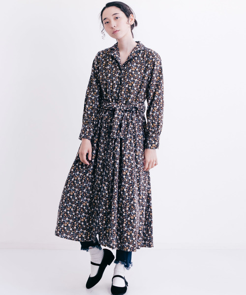 MERLOT(メルロー)の「フラワー柄ロングシャツワンピース1341(シャツワンピース・レディース・ブラック/ブルー/オレンジ・FREE)」の2枚目の写真