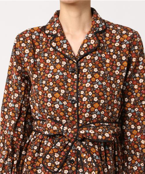 MERLOT(メルロー)の「フラワー柄ロングシャツワンピース1341(シャツワンピース・レディース・ブラック/ブルー/オレンジ・FREE)」の4枚目の写真