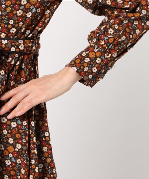 MERLOT(メルロー)の「フラワー柄ロングシャツワンピース1341(シャツワンピース・レディース・ブラック/ブルー/オレンジ・FREE)」の6枚目の写真