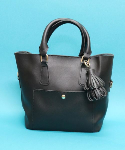 florist（フローリスト）の「【2way】フリンジチャームシンプルレザーハンドバッグ/ショルダーバッグ（ショルダーバッグ・レディース・ブラック/ベージュ/グレー/レッド/ピンク/グリーン/キャメル・FREE）」の2枚目の写真