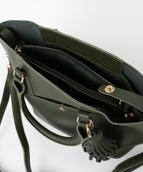 florist（フローリスト）の「【2way】フリンジチャームシンプルレザーハンドバッグ/ショルダーバッグ（ショルダーバッグ・レディース・ブラック/ベージュ/グレー/レッド/ピンク/グリーン/キャメル・FREE）」の11枚目の写真