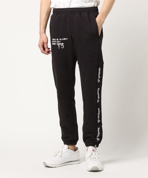 Reebok（リーボック）の「ワンシリーズ テープロゴスウエット パンツ（その他パンツ・メンズ・グレー/ブラック・SMALL/MEDIUM/LARGE/X-LARGE/XX-LARGE/XXX-LARGE）」の2枚目の写真