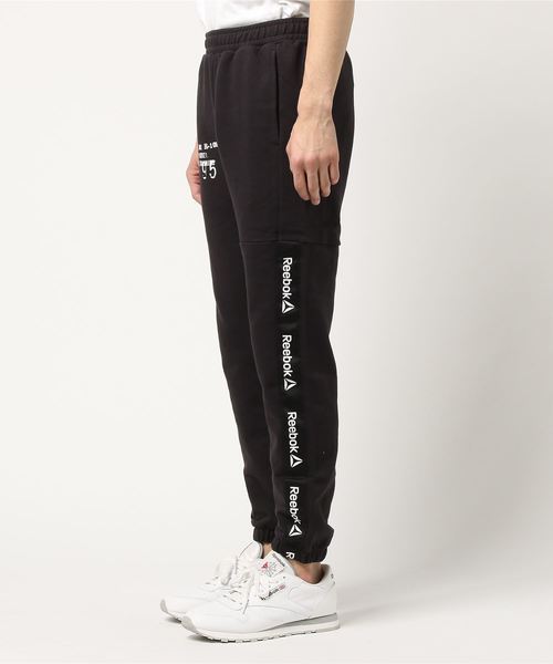 Reebok（リーボック）の「ワンシリーズ テープロゴスウエット パンツ（その他パンツ・メンズ・グレー/ブラック・SMALL/MEDIUM/LARGE/X-LARGE/XX-LARGE/XXX-LARGE）」の3枚目の写真