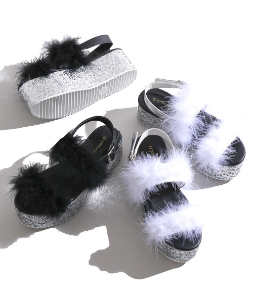 WEGO(ウィゴー)の「WEGO/ラメソールファーサンダル(サンダル・レディース・ホワイト/ブラック・LARGE/MEDIUM)」の3枚目の写真