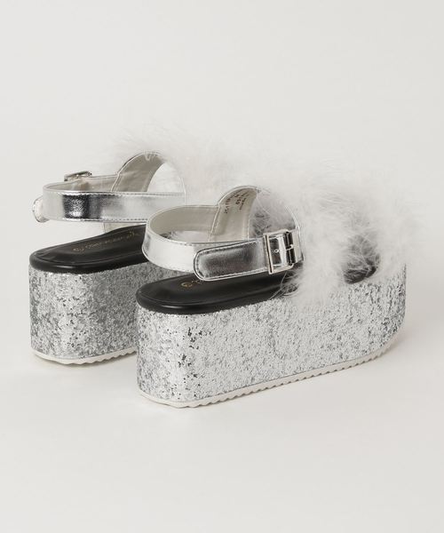 WEGO(ウィゴー)の「WEGO/ラメソールファーサンダル(サンダル・レディース・ホワイト/ブラック・LARGE/MEDIUM)」の5枚目の写真