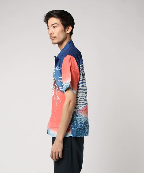 SUN SURF（サンサーフ）の「SUN SURF×ホクサイ / サンサーフ×葛飾北斎 : ガイフウカイセイ #（シャツ/ブラウス・メンズ・ネイビー・MEDIUM/LARGE）」の2枚目の写真