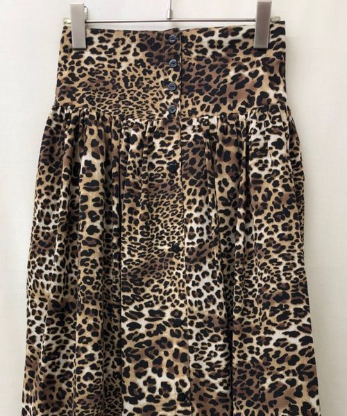 tiptop（ティップトップ）の「レオパード柄前釦ロングスカート（スカート・レディース・ベージュ/ブラウン・FREE）」の4枚目の写真