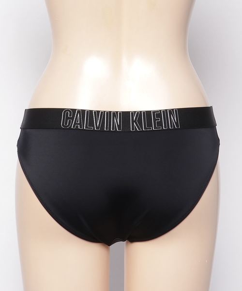 CALVIN KLEIN SWIMWEAR(カルバンクラインスイムウェア)の「クラシック ソリッド ビキニ(水着・レディース・ブラック/ピンク・S/XS)」の3枚目の写真