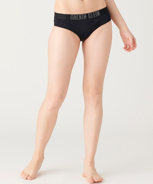 CALVIN KLEIN SWIMWEAR(カルバンクラインスイムウェア)の「クラシック ソリッド ビキニ(水着・レディース・ブラック/ピンク・S/XS)」の1枚目の写真