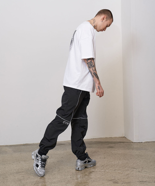 OY（オーワイ）の「グラデーションバックロゴ半袖Tシャツ/カットソー（Tシャツ/カットソー・メンズ・ホワイト/ブラック/オレンジ・FREE）」の7枚目の写真