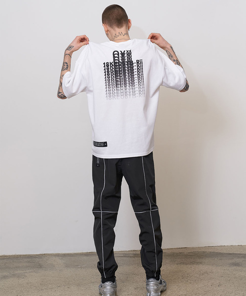 OY（オーワイ）の「グラデーションバックロゴ半袖Tシャツ/カットソー（Tシャツ/カットソー・メンズ・ホワイト/ブラック/オレンジ・FREE）」の8枚目の写真