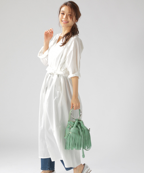 BAYFLOW（ベイフロー）の「ベルトツキガウンワンピース（ワンピース・レディース・ホワイト/ブルー/ネイビー・MEDIUM/SMALL）」の3枚目の写真