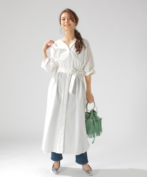 BAYFLOW（ベイフロー）の「ベルトツキガウンワンピース（ワンピース・レディース・ホワイト/ブルー/ネイビー・MEDIUM/SMALL）」の11枚目の写真