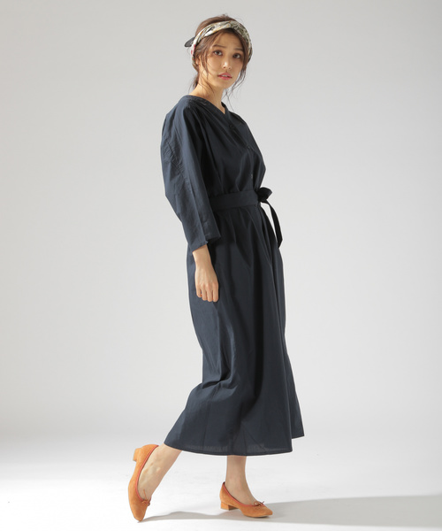 BAYFLOW（ベイフロー）の「ベルトツキガウンワンピース（ワンピース・レディース・ホワイト/ブルー/ネイビー・MEDIUM/SMALL）」の15枚目の写真