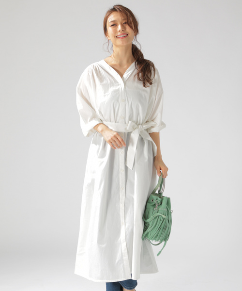 BAYFLOW（ベイフロー）の「ベルトツキガウンワンピース（ワンピース・レディース・ホワイト/ブルー/ネイビー・MEDIUM/SMALL）」の22枚目の写真