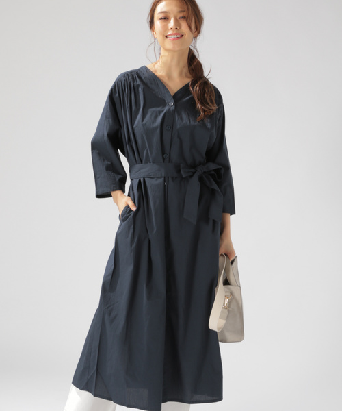 BAYFLOW（ベイフロー）の「ベルトツキガウンワンピース（ワンピース・レディース・ホワイト/ブルー/ネイビー・MEDIUM/SMALL）」の5枚目の写真