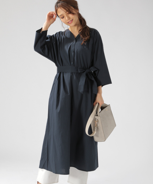 BAYFLOW（ベイフロー）の「ベルトツキガウンワンピース（ワンピース・レディース・ホワイト/ブルー/ネイビー・MEDIUM/SMALL）」の19枚目の写真