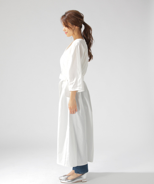 BAYFLOW（ベイフロー）の「ベルトツキガウンワンピース（ワンピース・レディース・ホワイト/ブルー/ネイビー・MEDIUM/SMALL）」の13枚目の写真