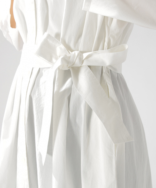 BAYFLOW（ベイフロー）の「ベルトツキガウンワンピース（ワンピース・レディース・ホワイト/ブルー/ネイビー・MEDIUM/SMALL）」の16枚目の写真