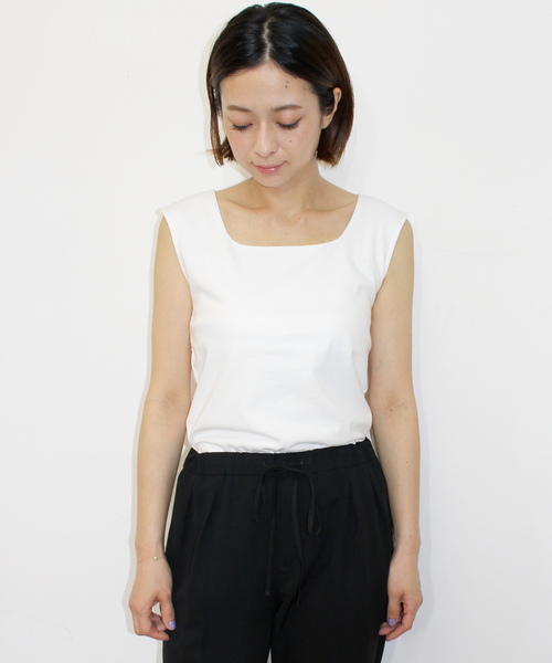 ottilie（オティーリエ）の「スクエアネックプルオーバー（Tシャツ/カットソー・レディース・オフホワイト/ブラック/チャコールグレー/ブラウン・FREE）」の2枚目の写真