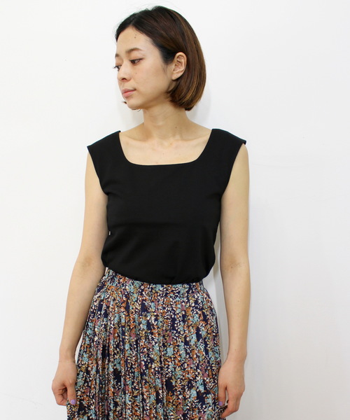 ottilie（オティーリエ）の「スクエアネックプルオーバー（Tシャツ/カットソー・レディース・オフホワイト/ブラック/チャコールグレー/ブラウン・FREE）」の3枚目の写真