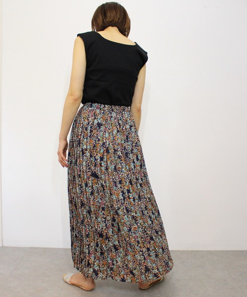 ottilie（オティーリエ）の「スクエアネックプルオーバー（Tシャツ/カットソー・レディース・オフホワイト/ブラック/チャコールグレー/ブラウン・FREE）」の11枚目の写真