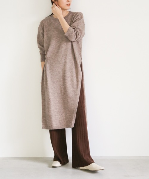 select MOCA（セレクトモカ）の「オーバースリットニットワンピース/クルーネックワンポイントボタンデザインレイヤードワンピ（ワンピース・レディース・ブラック/ブラウン/アイボリー・FREE）」の6枚目の写真
