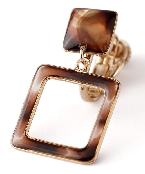 ANEMONE（アネモネ）の「つやつやプレートのシックカラーイヤリング[スクエア]（イヤリング・レディース・ブラウン/グレー/カーキ/ライトピンク・FREE）」の6枚目の写真