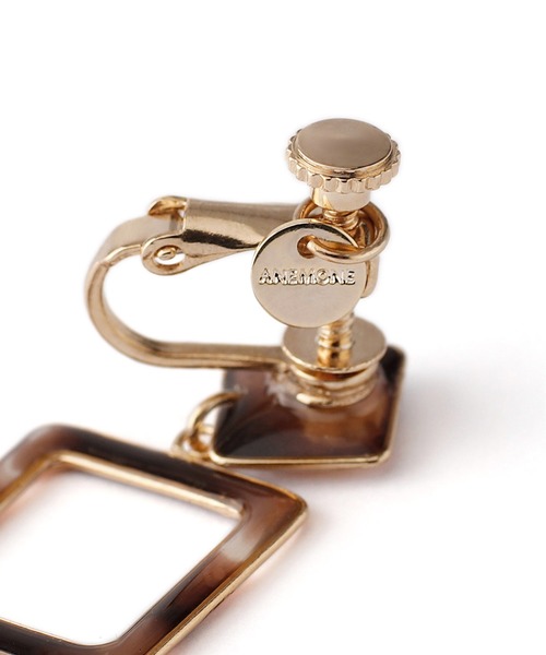 ANEMONE（アネモネ）の「つやつやプレートのシックカラーイヤリング[スクエア]（イヤリング・レディース・ブラウン/グレー/カーキ/ライトピンク・FREE）」の8枚目の写真