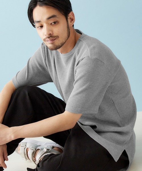 MONO-MART（モノマート）の「サーマル半袖ワッフル編みクルーネックサイドスリットカットソー（Tシャツ/カットソー・メンズ・スモークピンク/ブラウン系その他/アイボリー/キャメル/ヘザーグレー/チャコールグレー/ベージュ/カーキ/ブラック/ネイビー/ブルーグリーン/パープル系その他/ブルー系その他・XL/L/M/S）」の4枚目の写真