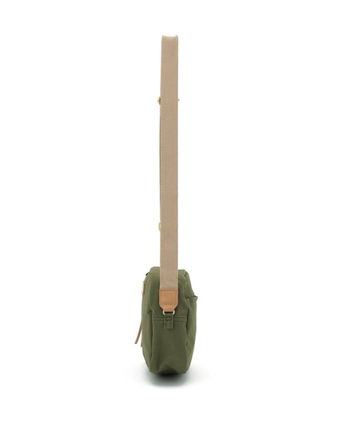 Legato Largo(レガートラルゴ)の「【Legato Largo(レガート ラルゴ)】はっ水加工ショルダーバッグ(ショルダーバッグ・レディース・ネイビー/オレンジ/カーキ/ベージュ/ブラック・フリー)」の16枚目の写真