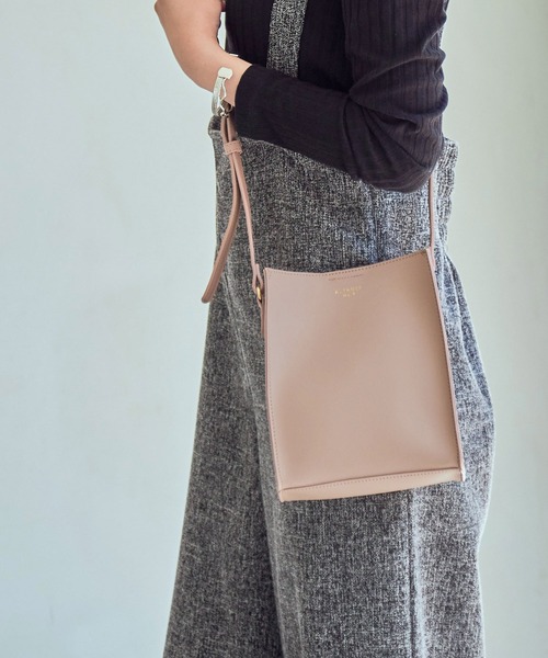 ALTROSE（アルトローズ）の「ショルダ－バッグ ミニショルダー シンシア ラセット（ショルダーバッグ・レディース・ブラック/ベージュ/グレー/ブラック系その他/ブラウン系その他/アニマル/グレー系その他6/ブラック系その他6/ベージュ系その他6/グリーン/ブラック系その他7/ブラウン系その他7/アイボリー/ゼブラ/レオパード/ブラウン系/キャメル/ベージュ系/ライトグリーン/ブルー/フューシャピンク/パープル/オレンジ/レッド/クリーム/ネイビー/ダークベージュ/ダークグリーン/ワイン・FREE）」の11枚目の写真