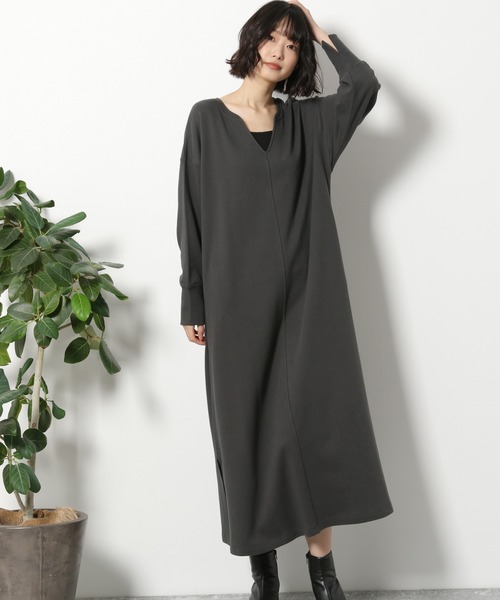 LAKOLE（ラコレ）の「センターシームスウェットマキシワンピース / LAKOLE（ワンピース・レディース・ダークグレー/モカ/ベージュ/カーキ/ライトグリーン/ブラック/ナチュラル・SMALL/MEDIUM）」の3枚目の写真