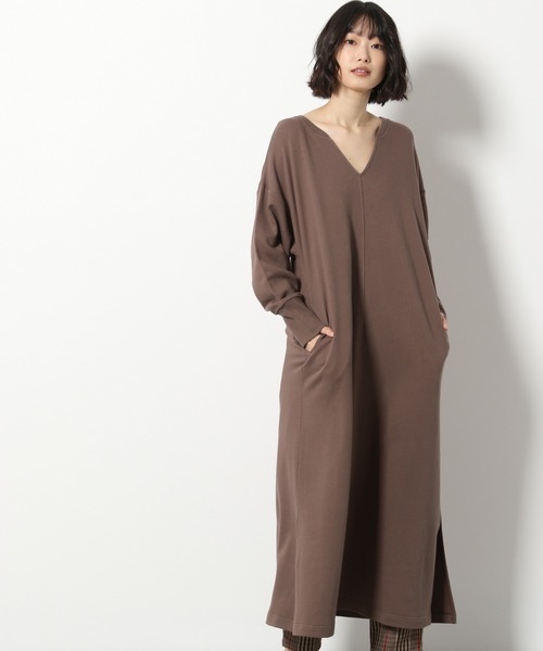 LAKOLE（ラコレ）の「センターシームスウェットマキシワンピース / LAKOLE（ワンピース・レディース・ダークグレー/モカ/ベージュ/カーキ/ライトグリーン/ブラック/ナチュラル・SMALL/MEDIUM）」の4枚目の写真