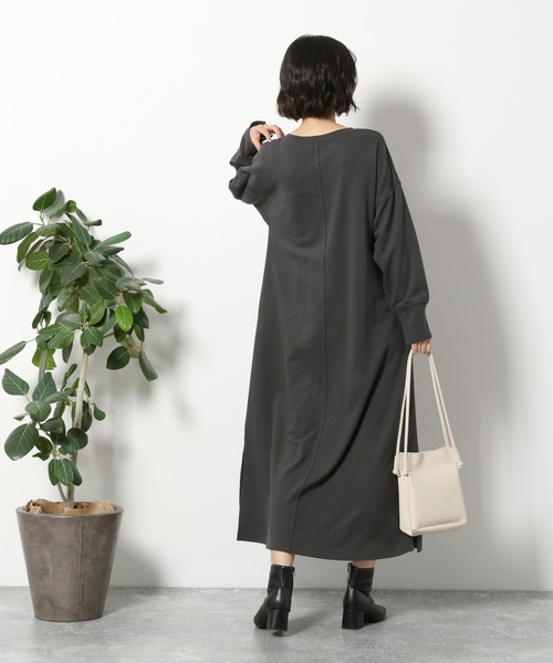 LAKOLE（ラコレ）の「センターシームスウェットマキシワンピース / LAKOLE（ワンピース・レディース・ダークグレー/モカ/ベージュ/カーキ/ライトグリーン/ブラック/ナチュラル・SMALL/MEDIUM）」の9枚目の写真