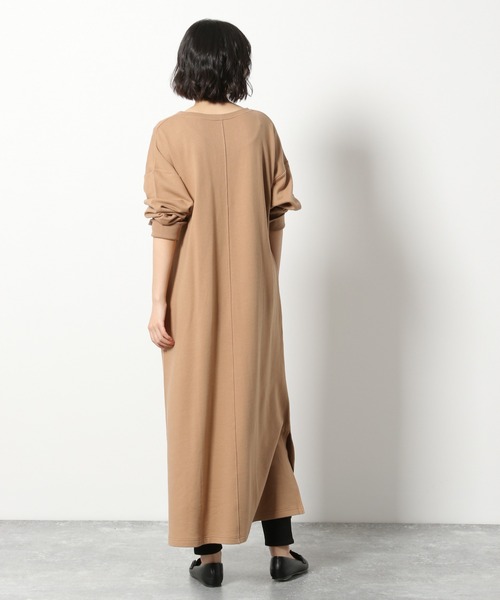 LAKOLE（ラコレ）の「センターシームスウェットマキシワンピース / LAKOLE（ワンピース・レディース・ダークグレー/モカ/ベージュ/カーキ/ライトグリーン/ブラック/ナチュラル・SMALL/MEDIUM）」の11枚目の写真