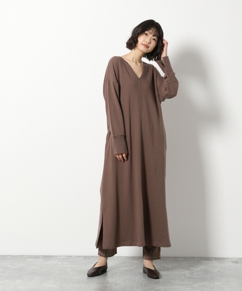 LAKOLE（ラコレ）の「センターシームスウェットマキシワンピース / LAKOLE（ワンピース・レディース・ダークグレー/モカ/ベージュ/カーキ/ライトグリーン/ブラック/ナチュラル・SMALL/MEDIUM）」の12枚目の写真