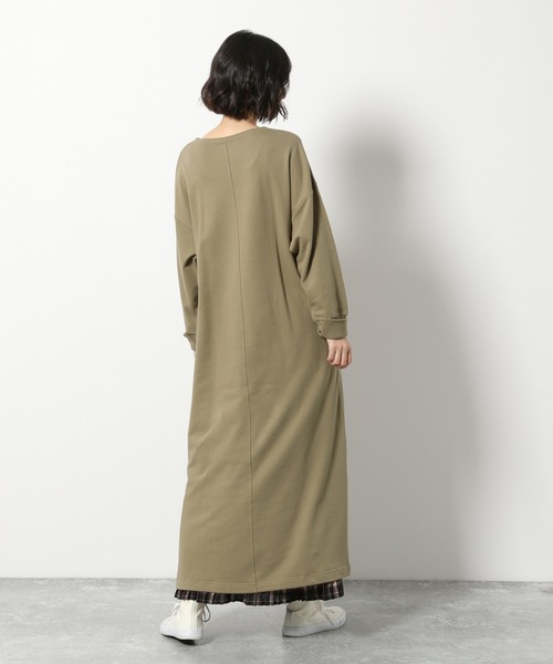 LAKOLE（ラコレ）の「センターシームスウェットマキシワンピース / LAKOLE（ワンピース・レディース・ダークグレー/モカ/ベージュ/カーキ/ライトグリーン/ブラック/ナチュラル・SMALL/MEDIUM）」の15枚目の写真