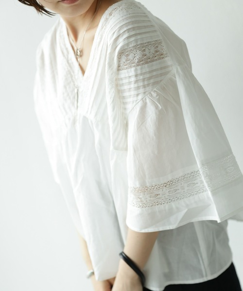 Auntie Rosa Holiday（アンティローザホリデー）の「レース使いブラウス（シャツ/ブラウス・レディース・ライトグレー/ブラウン/オフホワイト・FREE）」の11枚目の写真