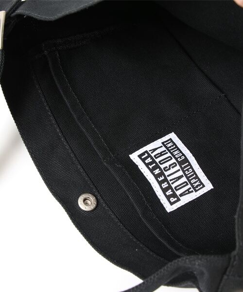 RiNc （リンク）の「【 PARENTAL ADVISORY / ペアレンタル アドヴィザリー 】 BIGロゴ ショルダー バッグ（ショルダーバッグ・メンズ・ホワイト/ブラック・FREE）」の4枚目の写真