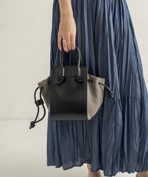 CAPRICIEUX LE'MAGE(カプリシューレマージュ)の「スエードコンビミニトートバッグ(ハンドバッグ・レディース・ブラック/ブラウン/グレイッシュベージュ・ONESIZE)」の2枚目の写真