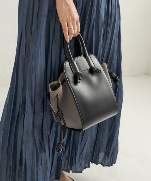 CAPRICIEUX LE'MAGE(カプリシューレマージュ)の「スエードコンビミニトートバッグ(ハンドバッグ・レディース・ブラック/ブラウン/グレイッシュベージュ・ONESIZE)」の11枚目の写真