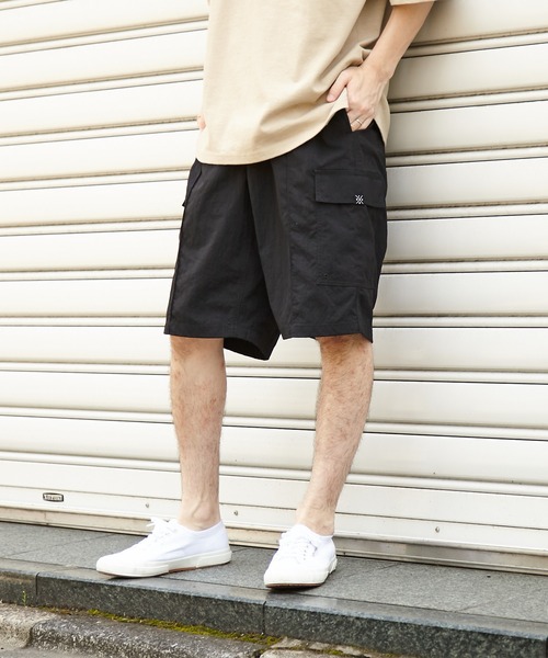 CIAOPANIC TYPY（チャオパニックティピー）の「Roueナイロンカーゴショートパンツ（カーゴパンツ・メンズ・ブラック/カーキ・MEDIUM/LARGE）」の2枚目の写真