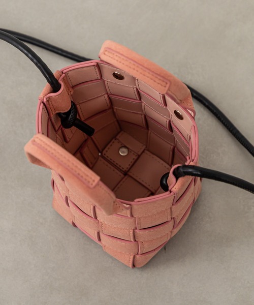 mystic（ミスティック）の「ボア巾着付編み込みミニBAG（ショルダーバッグ・レディース・オレンジ/ブルー・ONE SIZE）」の4枚目の写真