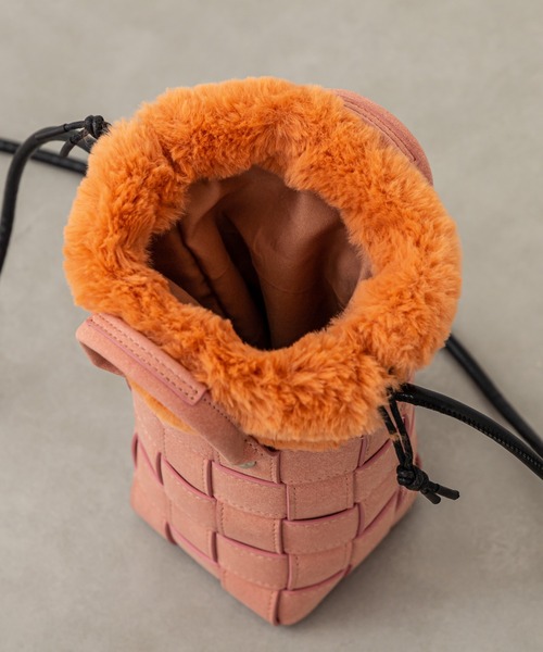 mystic（ミスティック）の「ボア巾着付編み込みミニBAG（ショルダーバッグ・レディース・オレンジ/ブルー・ONE SIZE）」の9枚目の写真