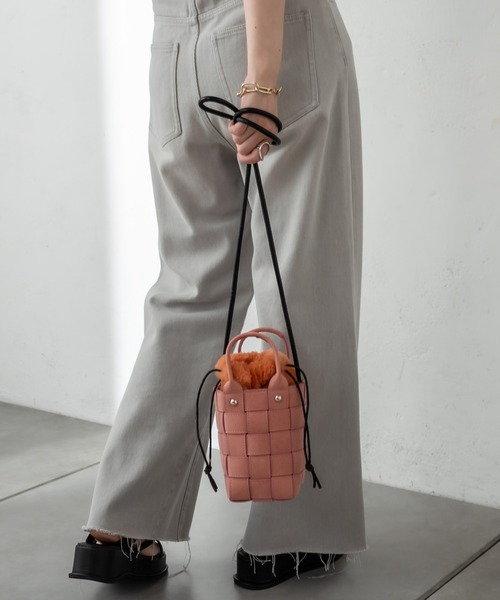 mystic（ミスティック）の「ボア巾着付編み込みミニBAG（ショルダーバッグ・レディース・オレンジ/ブルー・ONE SIZE）」の14枚目の写真