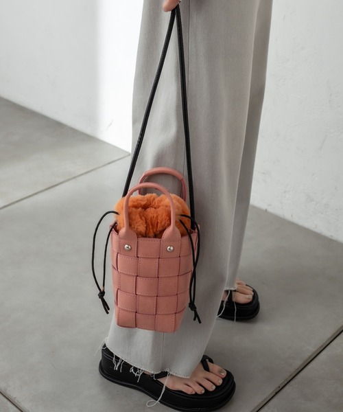 mystic（ミスティック）の「ボア巾着付編み込みミニBAG（ショルダーバッグ・レディース・オレンジ/ブルー・ONE SIZE）」の10枚目の写真