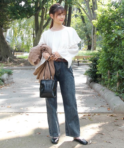 Crisp(クリスプ)の「エアリーフリルブラウス(シャツ/ブラウス・レディース・チャコールグレー/アイボリー/ピンクベージュ・FREE)」の4枚目の写真