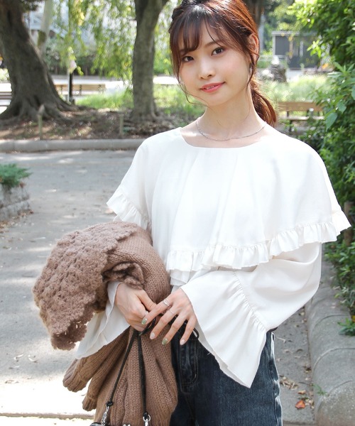 Crisp(クリスプ)の「エアリーフリルブラウス(シャツ/ブラウス・レディース・チャコールグレー/アイボリー/ピンクベージュ・FREE)」の6枚目の写真