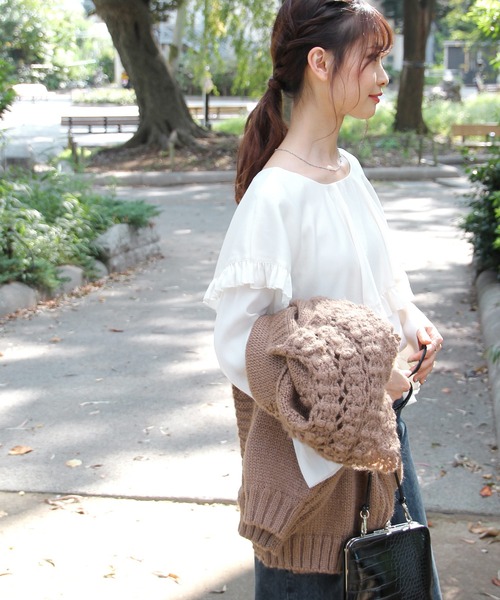 Crisp(クリスプ)の「エアリーフリルブラウス(シャツ/ブラウス・レディース・チャコールグレー/アイボリー/ピンクベージュ・FREE)」の7枚目の写真